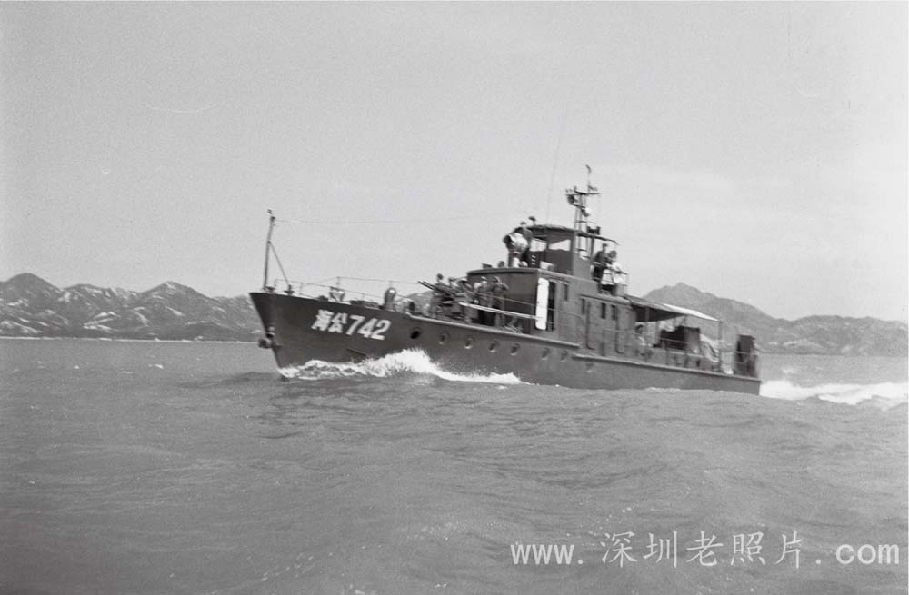 海上公安堵截偷渡者(1978)