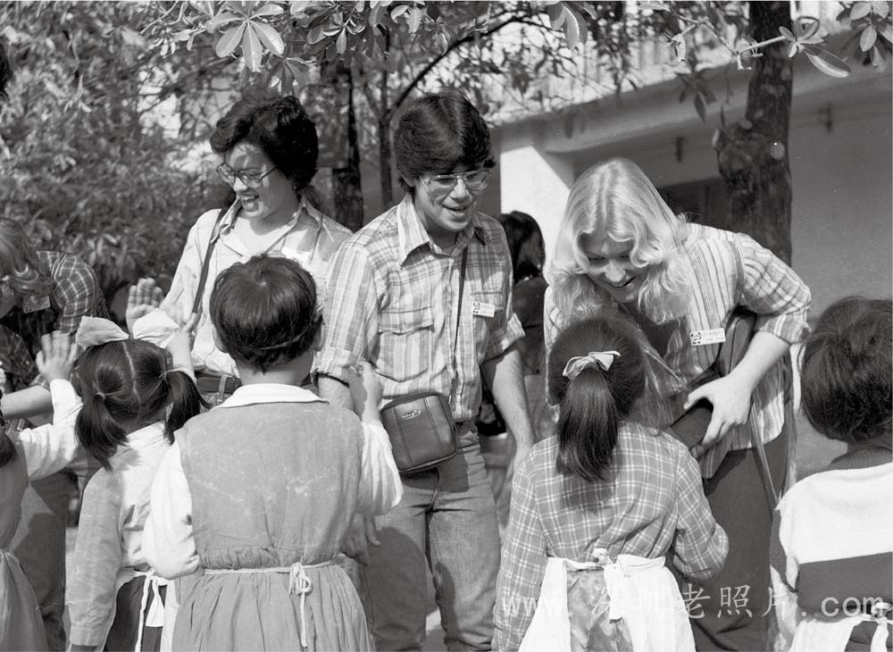 外宾参观财贸幼儿园(1974)