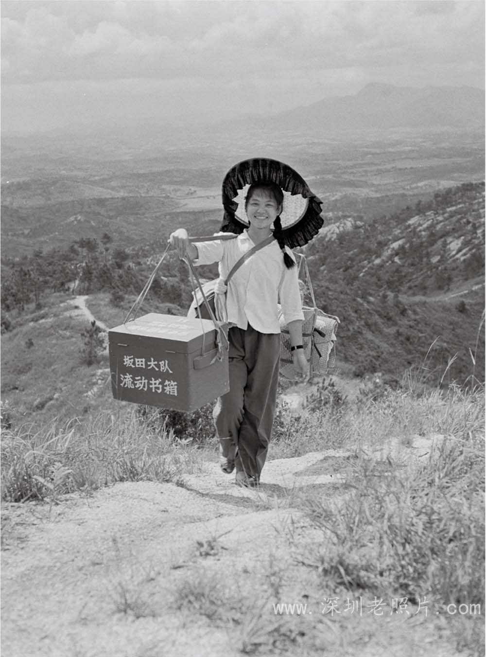 担书箱(袁其，1974)