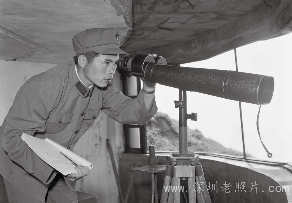 官兵监视边界动静(1975)