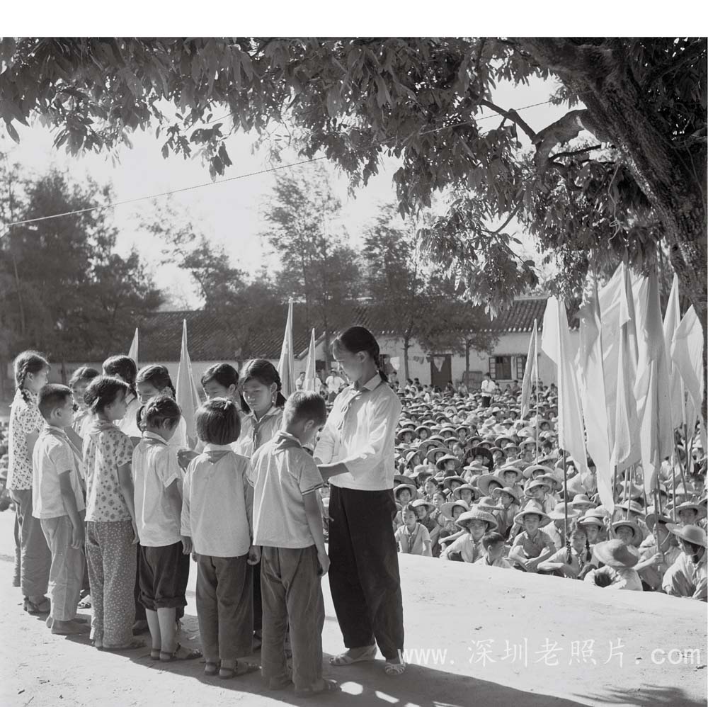 深圳小学少先队入队式(1973)