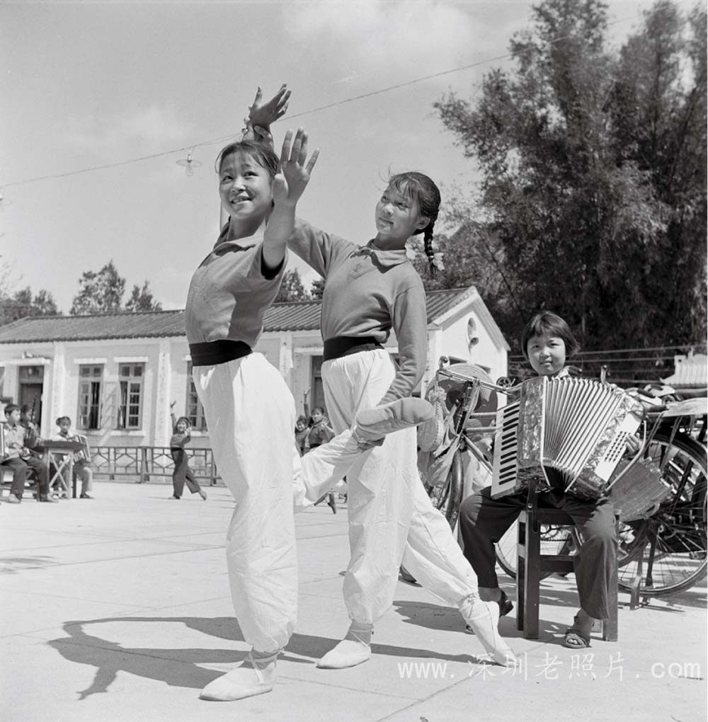 艺校学生排练(1973)