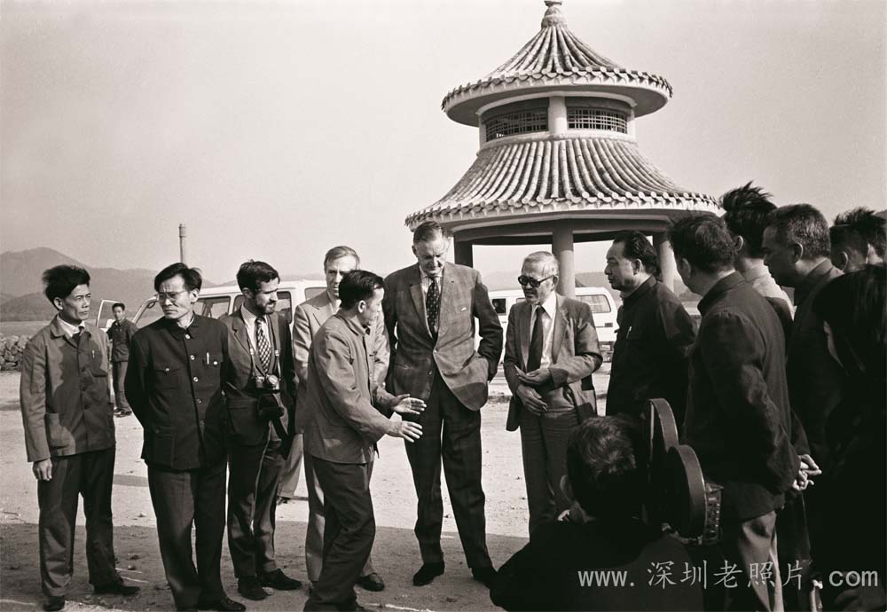 香港港督麦理浩先生参观深圳水库(1981)