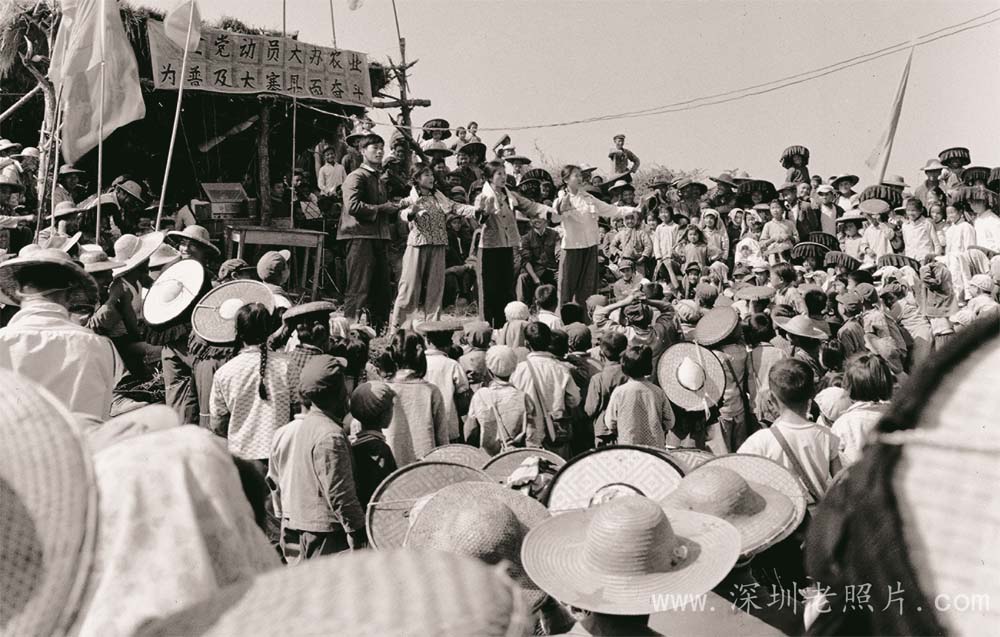 县宣传队在龙岗南联演出(1975)