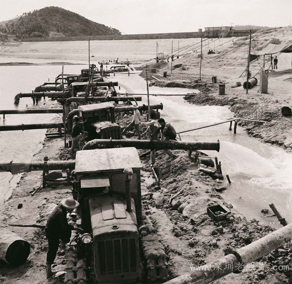 抽水保苗，大旱之年保丰收(龙岗1974)