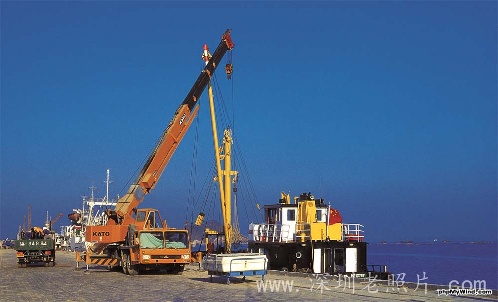 国务院批准，招商局蛇口工业区码头对外国籍船舶开放（1981）