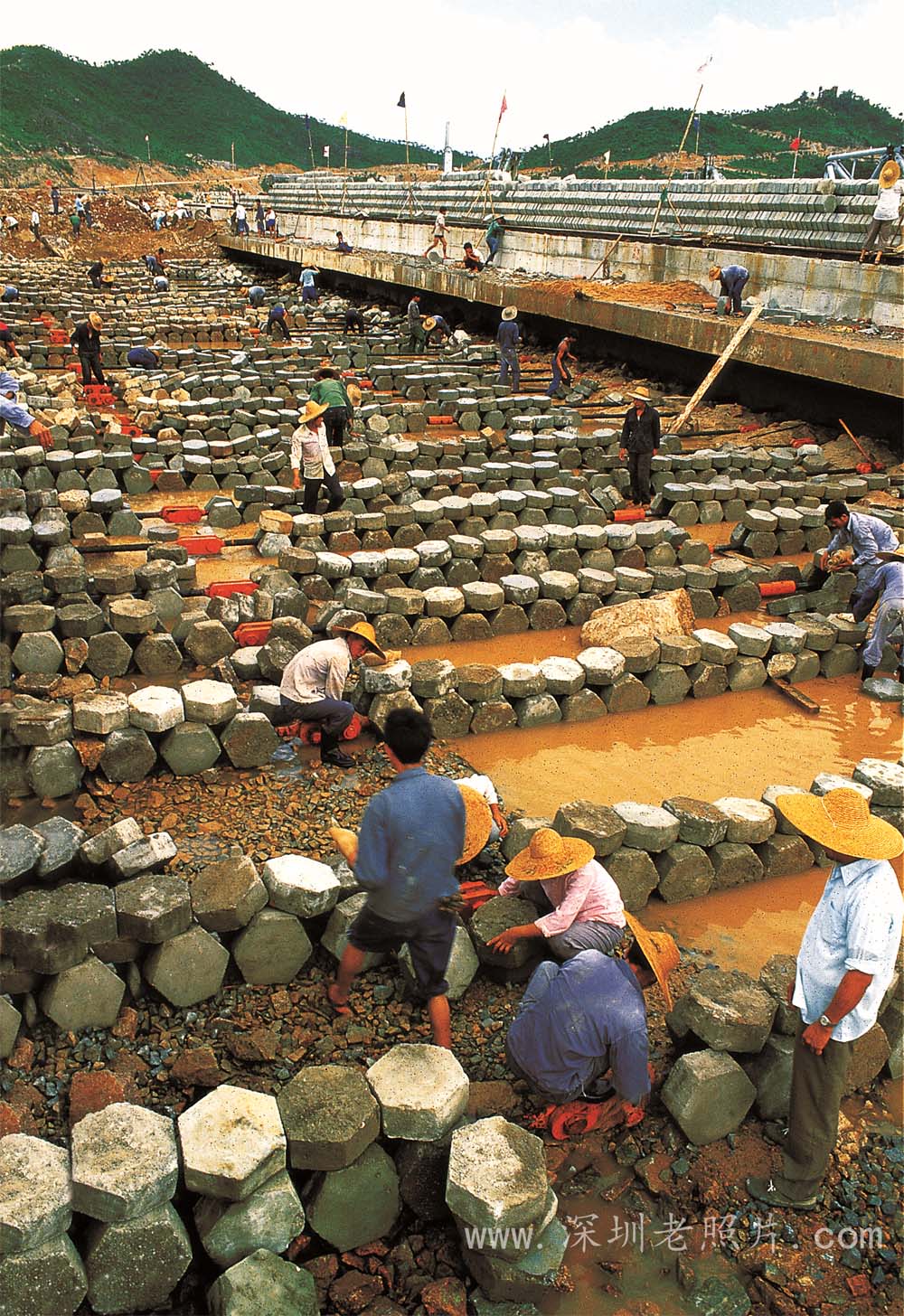 建设中的赤湾码头（1983）