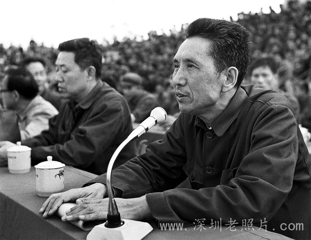 第一任市委书记张勋镨主持会议