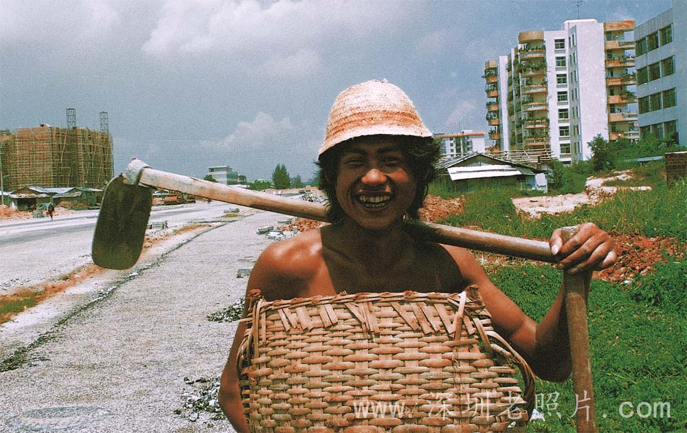 罗湖工地快乐的打工仔（1984）